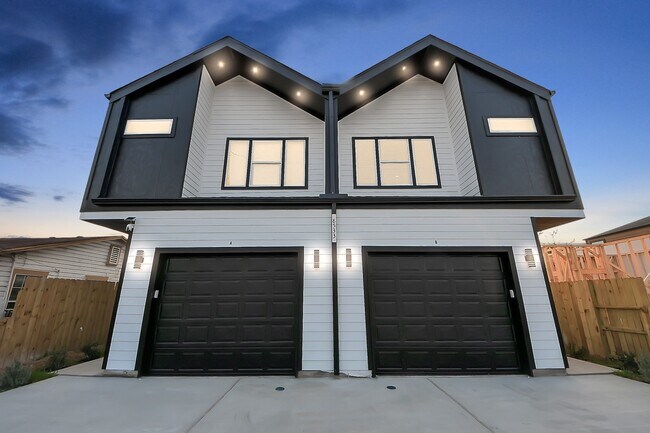 Building Photo - 8533 Amadwe St