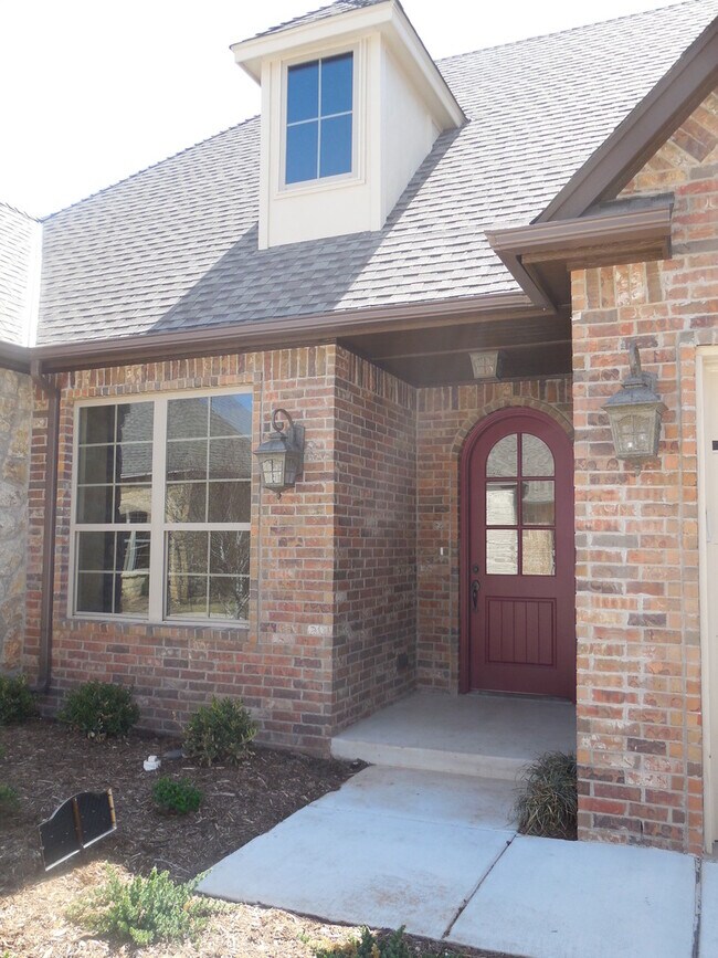 Photo - Beautiful Two Bedroom, Two Bathroom Home w/ Study for lease at The Enclave in NW Norman!!