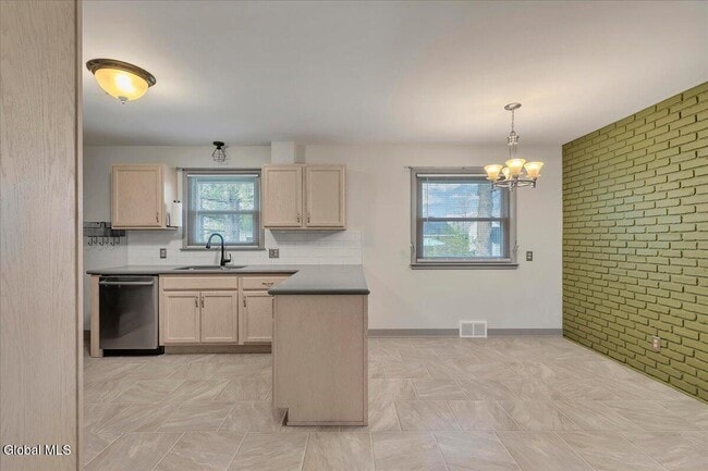 Photo - 1165 Cresse Ave