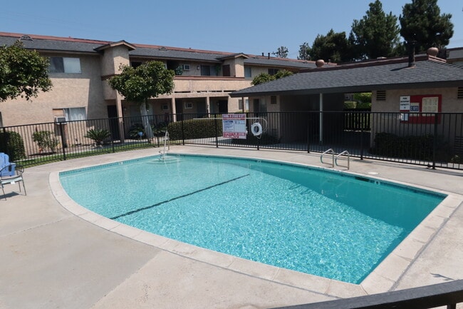 Patio de la piscina - 10441 Knott Ave Unidad 1 Bedroom