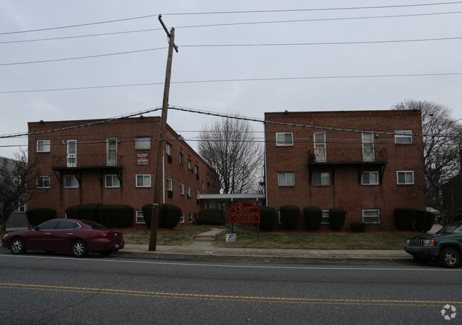 Photo - Elkins Court Apartments