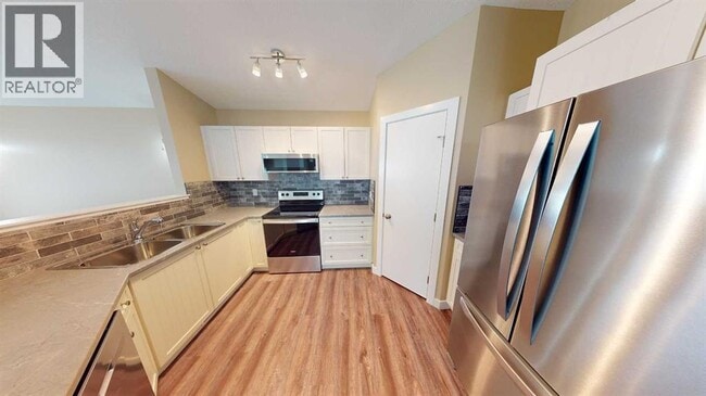 Photo - 7418 A-7114 114 St