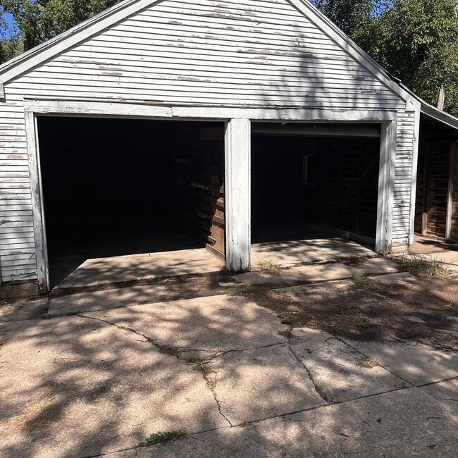 Building Photo - $525 - 1 bed / 1 bath - Duplex Unit 910 N Glendale Ave Rental
