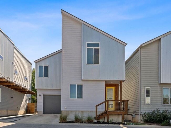 Photo - 801 N Bluff Dr