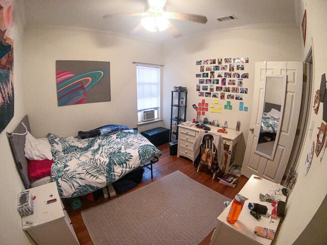 Photo - 1100 W 22nd St