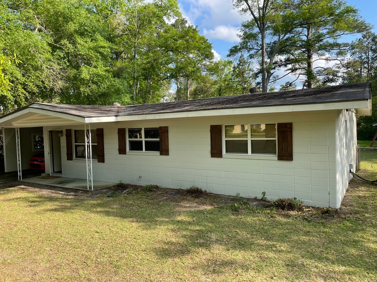 Photo - 211 Hobbins Dr