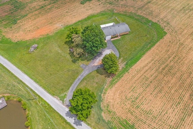 Building Photo - Pet Friendly Two Bedroom!
