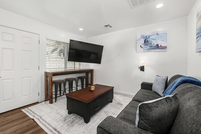 1242 E Pierce St Unidad 3