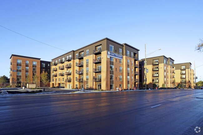 Building Photo - Uptown La Grange Rental