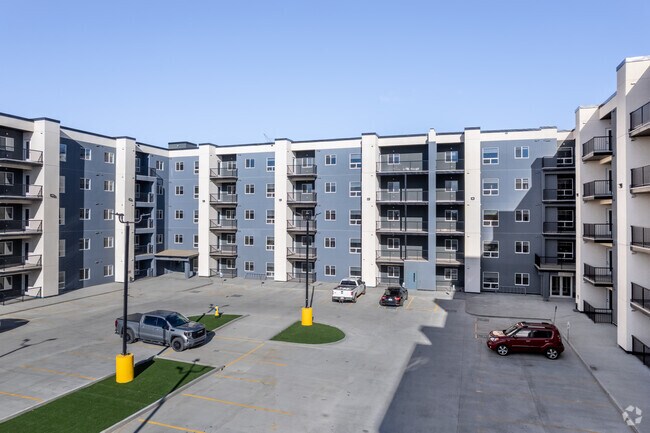 Building Photo - Hills on 36