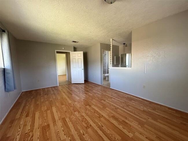 Building Photo - 514 W Castle Harbour Dr