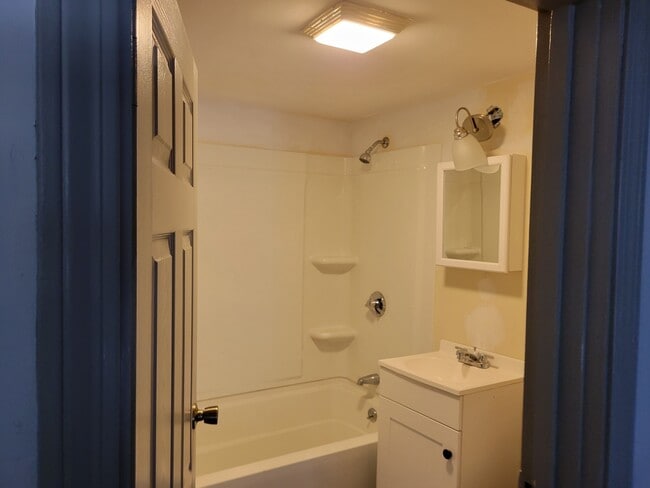 Building Photo - 27 Phebe St Unit 1st Floor Rental