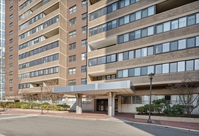 Building Photo - 9 Hawthorne Pl Unit 16B