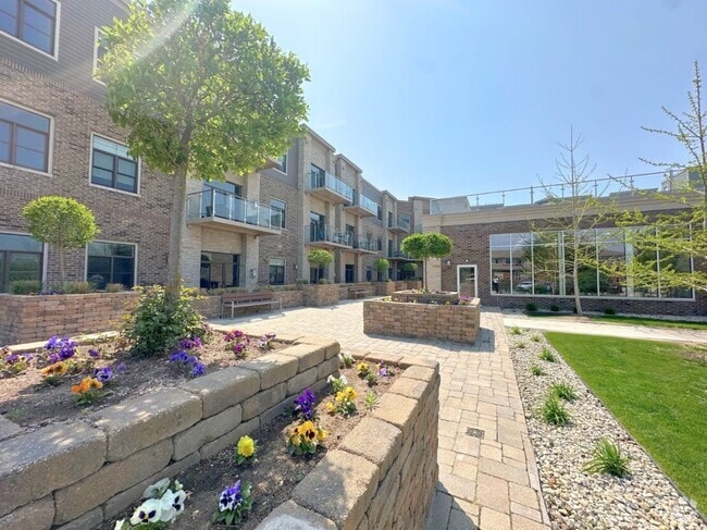 Building Photo - Mequon Reserve Rental