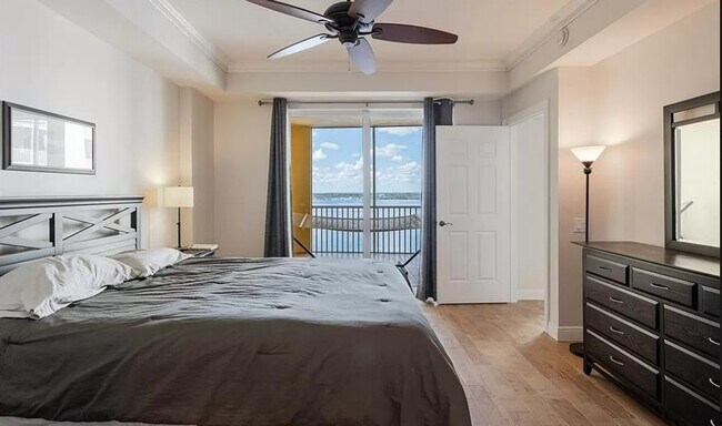 Photo - 2743 1st St Unidad 1604