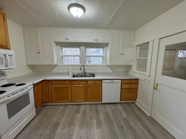 Photo - 2bdrm, 1 bath house close to downtown