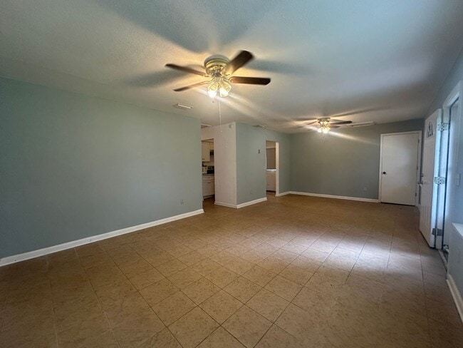 Photo - Fresh & Comfortable Living in Palatka