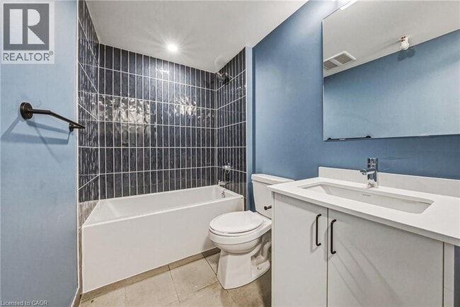 Photo - 325 James St S Unit 206