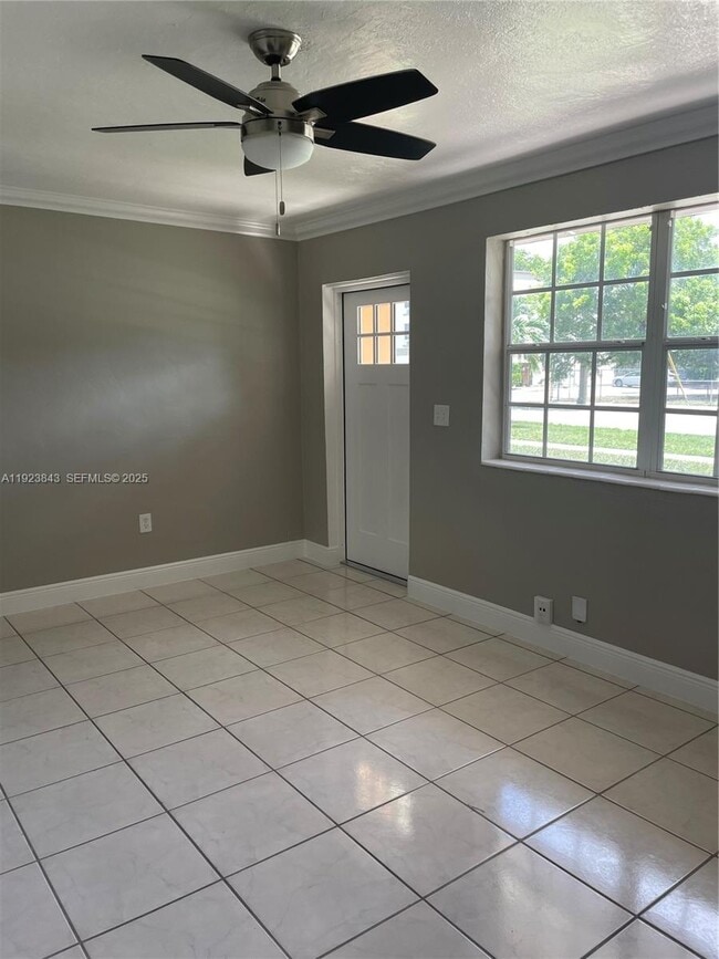 Photo - 145 NE 191st St