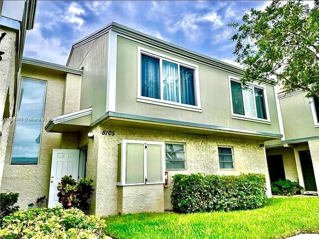 Building Photo - 8105 Lagos De Campo Blvd Rental