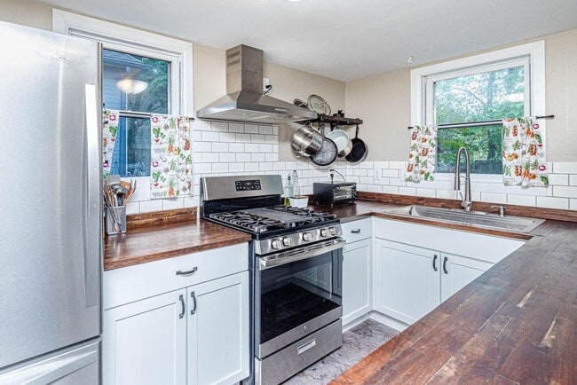 Photo - Darling 3 Bed 1 Bath Home