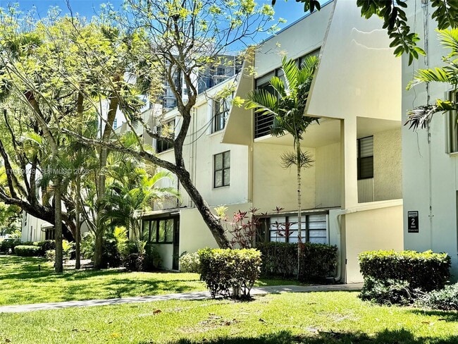 Photo - 20200 W Country Club Dr