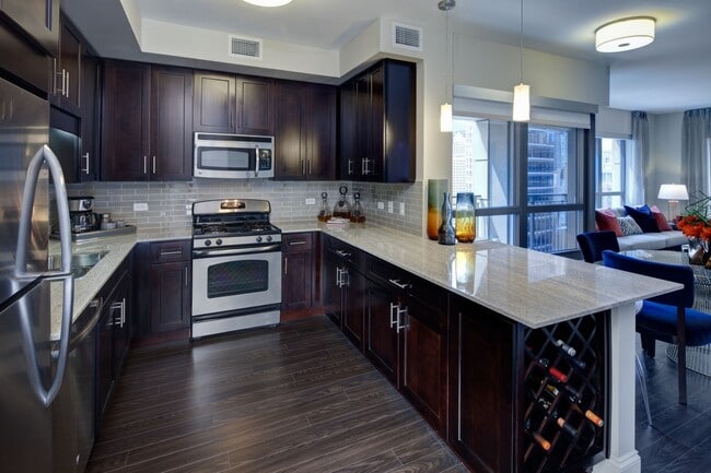 Building Photo - 705 S Clark St Unit 44G