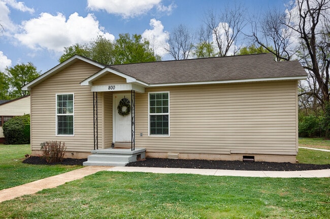 Photo - 800 Linwood Dr NW