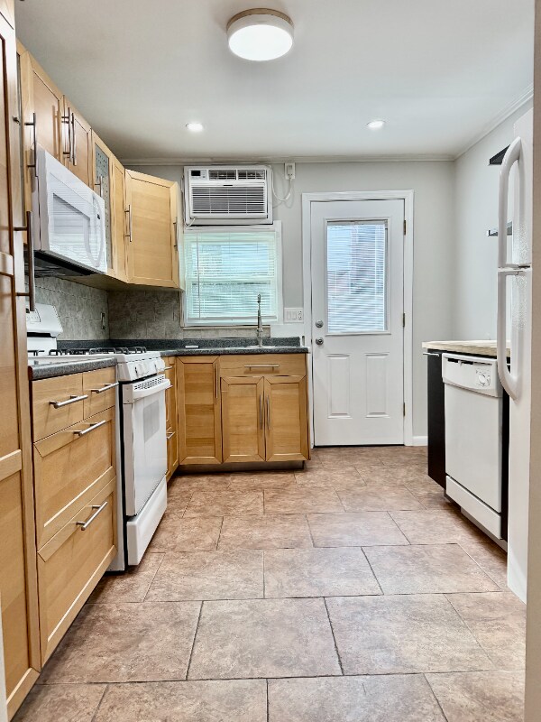 Photo - 2322 S Hutchinson St