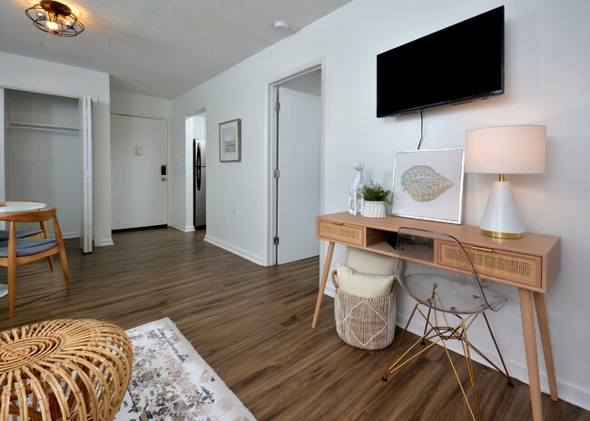 Capital Flats Living Room - Capital Flats & Magnolia Square Apartments