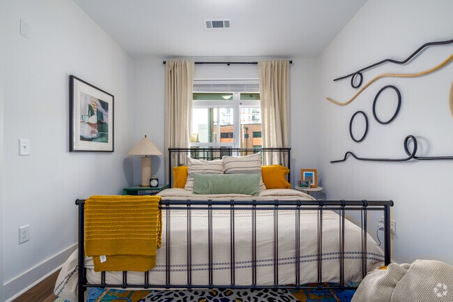 1BR, 1BA - 650SF