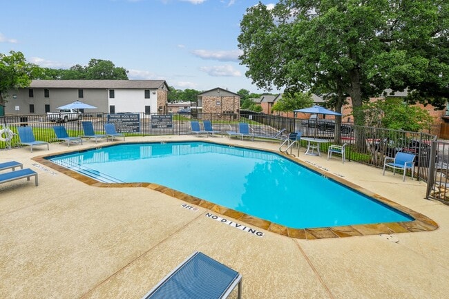 Photo - Oaks of Denton