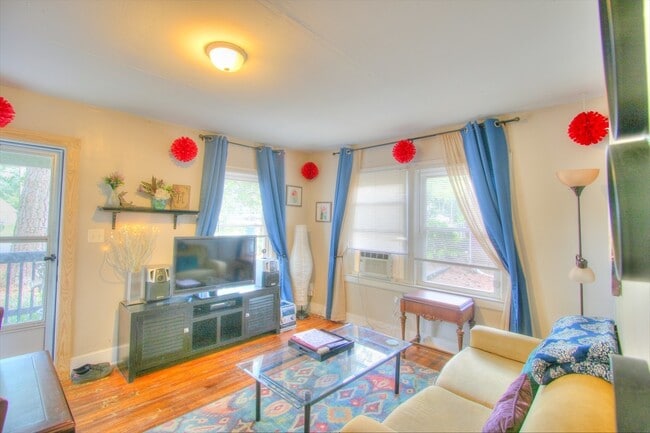 Photo - Splendid 2 Bed, 1 Bath Duplex by Northgate Park!