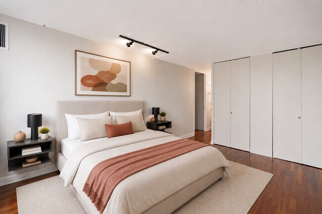 2020 N Lincoln Park W