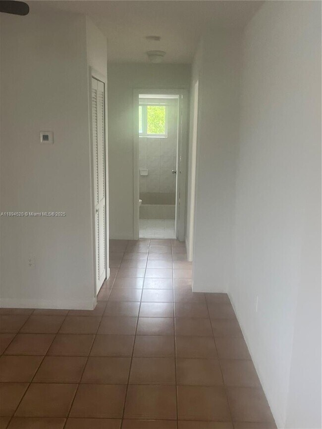 Photo - 415 E 24th St Unidad 3