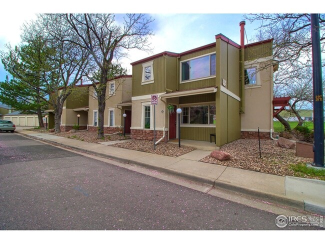Photo - 855 W Moorhead Cir