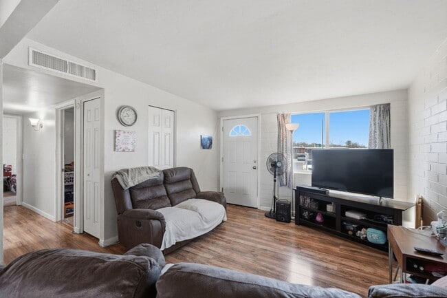 Photo - 2439 Parkside Dr