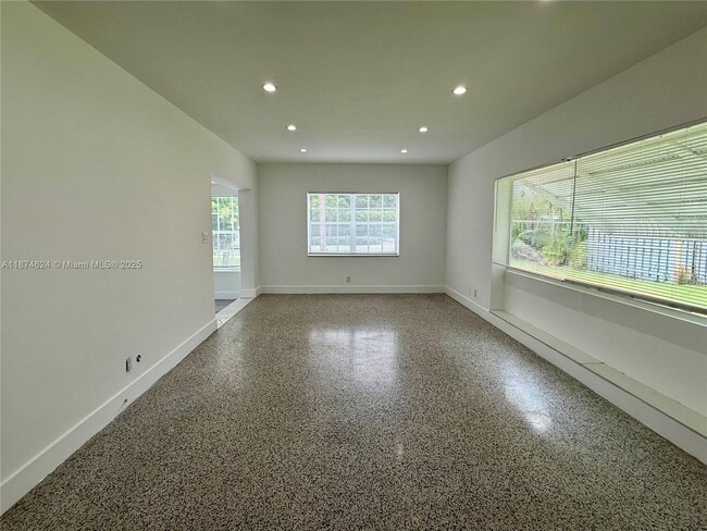 Photo - 1005 NE 16th Pl