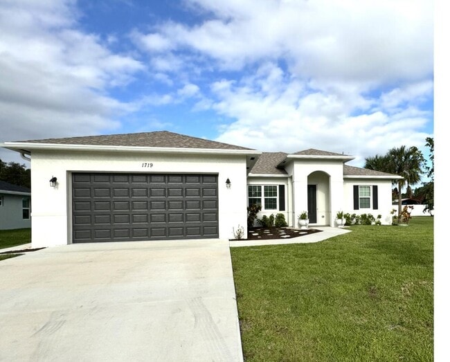 Photo - 1719 SW Bradway Ln