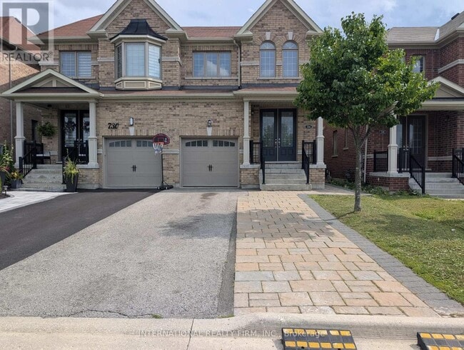 Photo - 734 Yarfield Cres