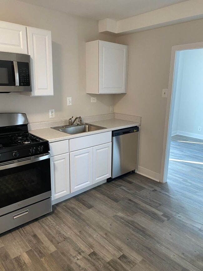 Photo - 22 Bloomsbury Ave Unit B22B