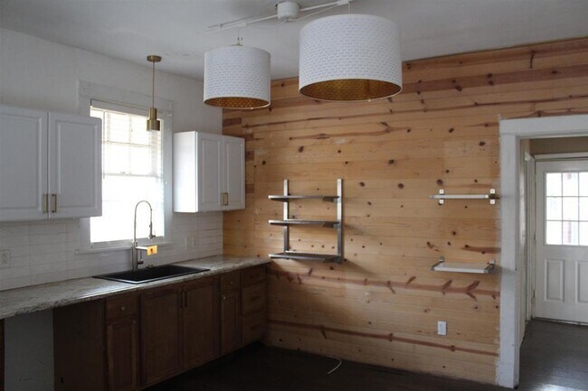 Photo - 1621 Kendale Ave