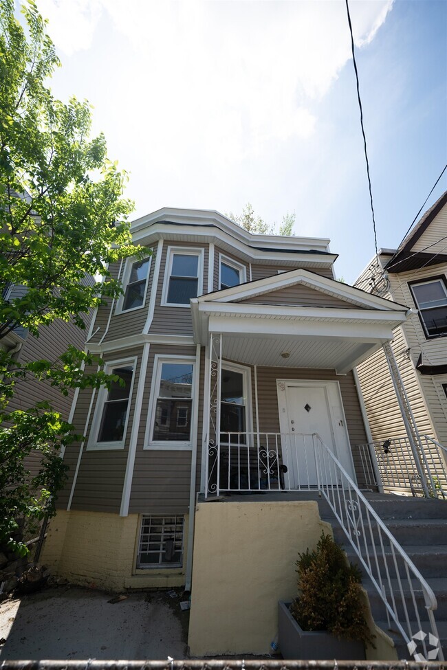 Building Photo - 229 Bidwell Ave Rental