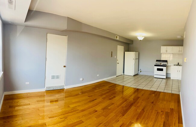 Photo - 4446 S Archer Ave Unit 2