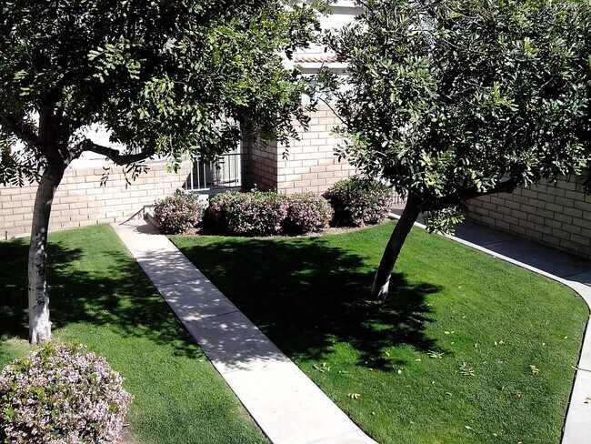 Photo - 404 E Birch St