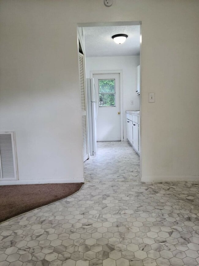 Photo - 3 Bed 1 Bath Home | Pet Friendly | Washer Dryer Hook Ups | Section 8 Welcome