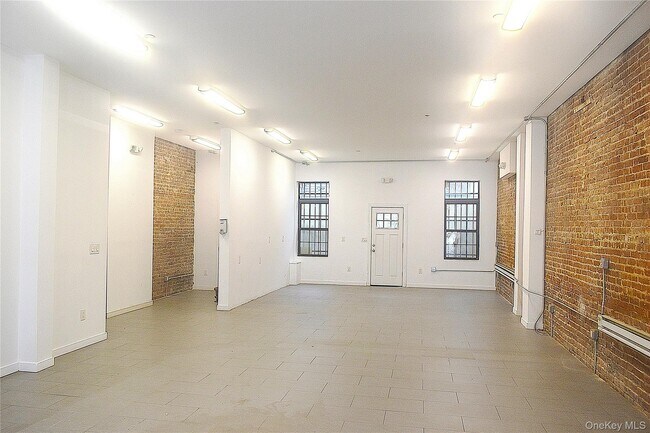 Photo - 3043 Fulton St