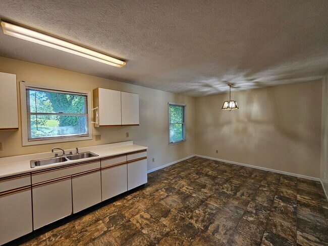 Photo - 2865 University Ave Unit 2865-2