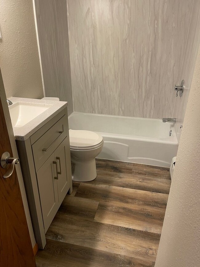 Photo - One Bedroom Apartment, Great Location! Unit 1910-4