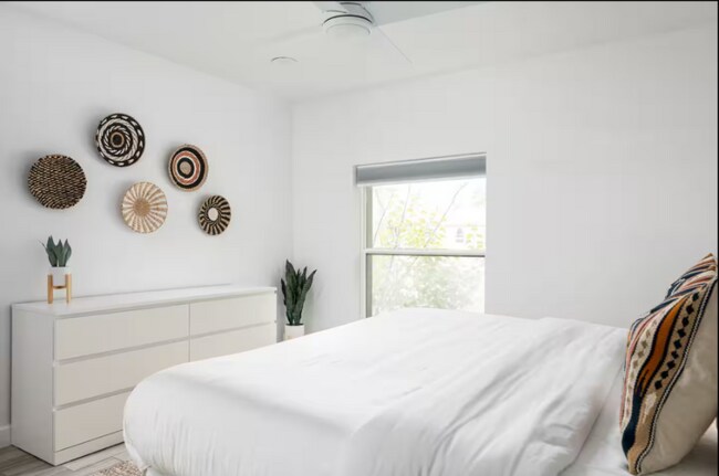 Photo - 5601 E Sylvia St